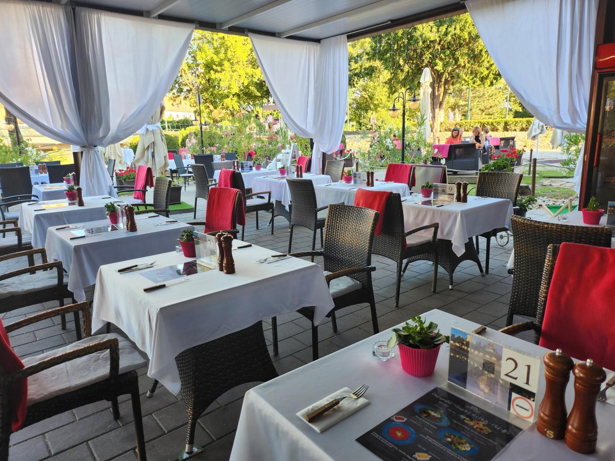 גיור Hotel Icon מראה חיצוני תמונה